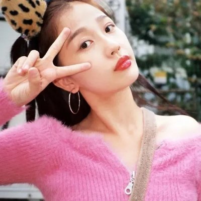 伊塞克湖的猩红色罂粟花